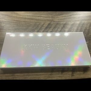 KKW Beauty Crystal Eyeshadow Palette